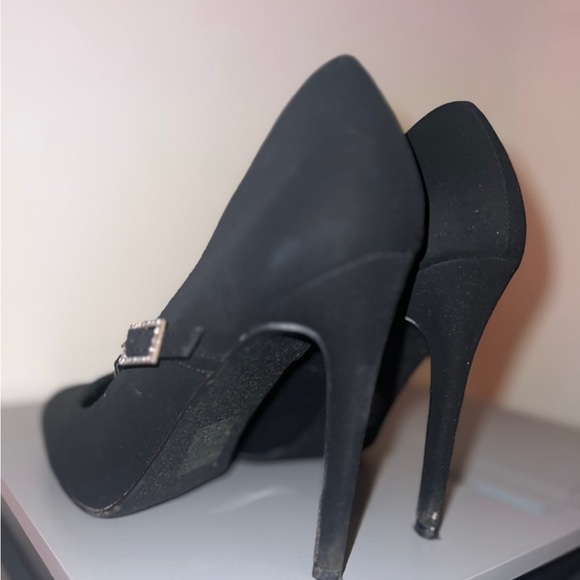 Heels - Picture 2 of 7